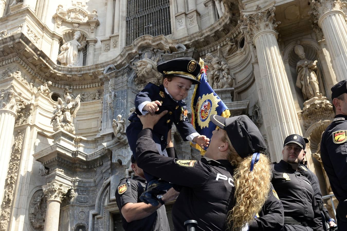 El ministro Fernández Díaz preside el acto central del Día de la Policía