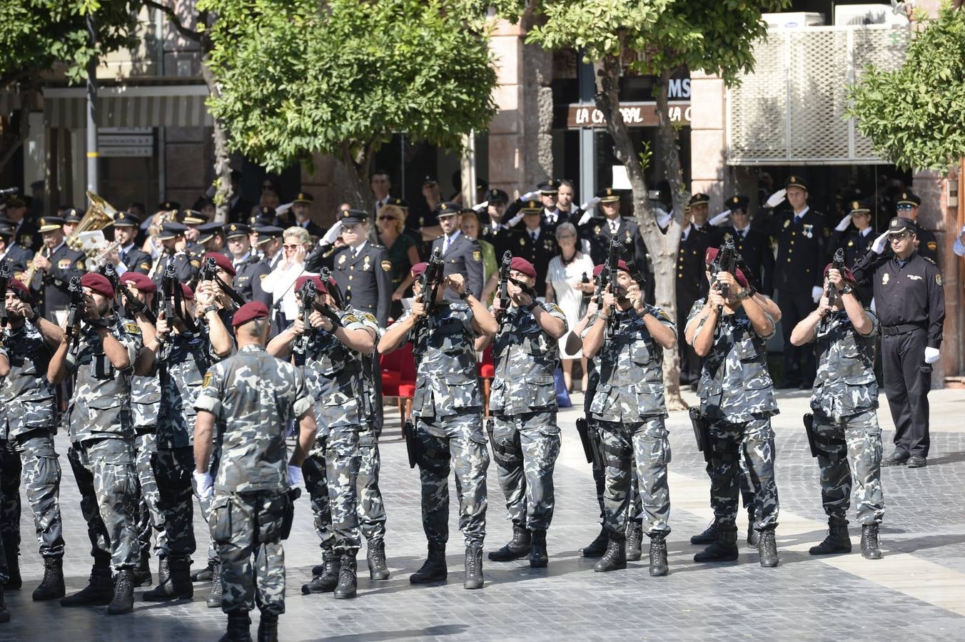 El ministro Fernández Díaz preside el acto central del Día de la Policía