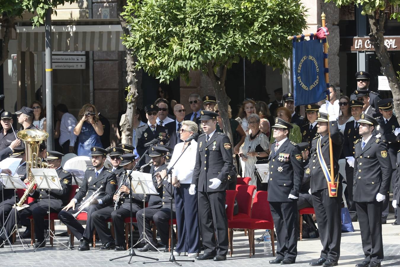 El ministro Fernández Díaz preside el acto central del Día de la Policía