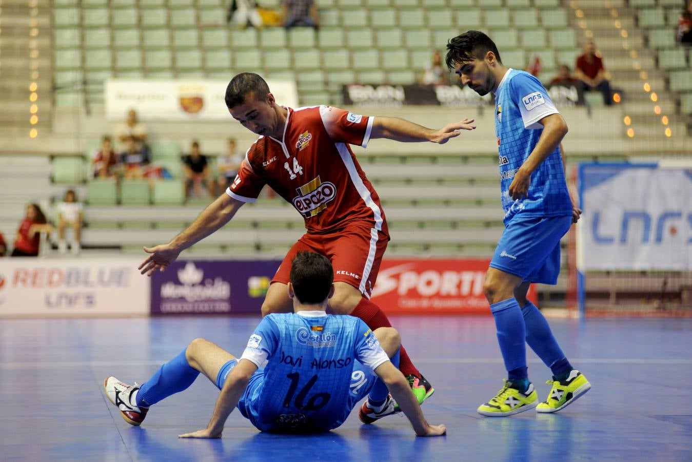 Las mejores imágenes del choque entre ElPozo Murcia y el Peñíscola