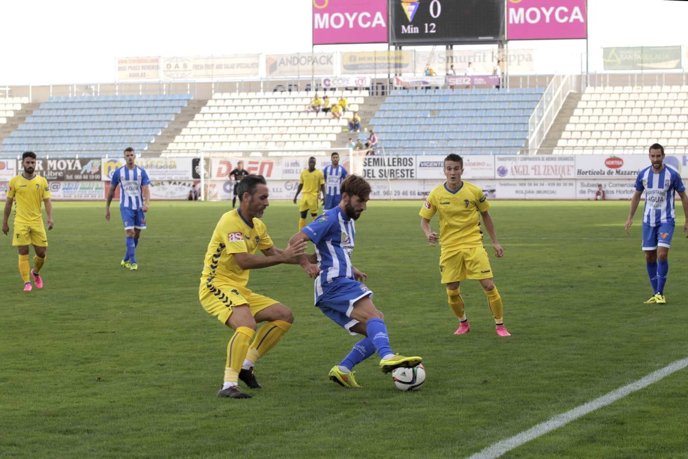 Las mejores imágenes del choque entre La Hoya y el Cádiz