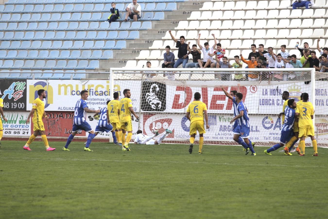 Las mejores imágenes del choque entre La Hoya y el Cádiz