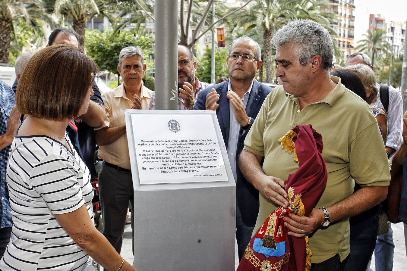 Placa de recuerdo a Miguel Grau