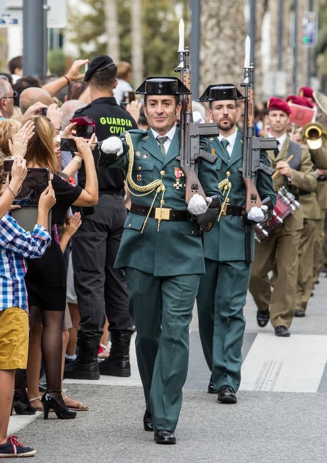 La Guardia Civil desfila por Alicante con motivo de los actos en honor a la Virgen del Pilar