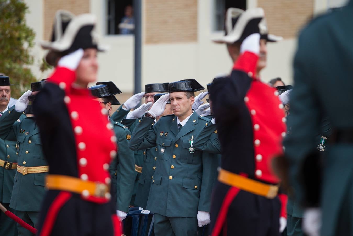 La Guardia Civil desfila por Alicante con motivo de los actos en honor a la Virgen del Pilar