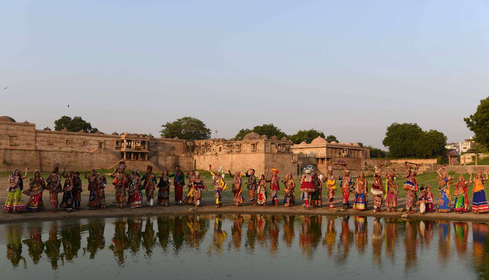 Ritmo y color en honor de Durga