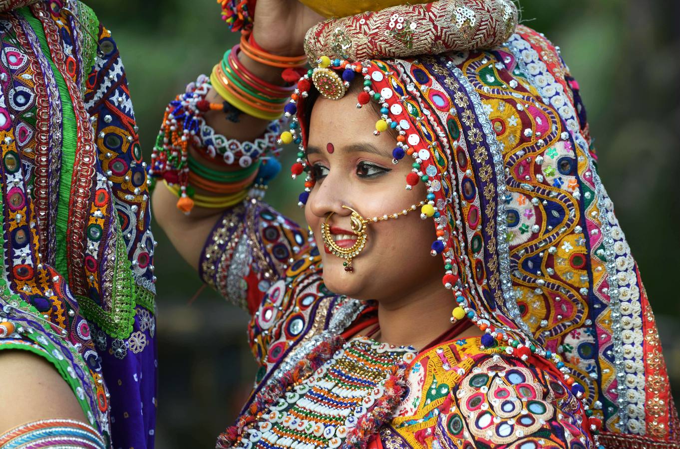 Ritmo y color en honor de Durga