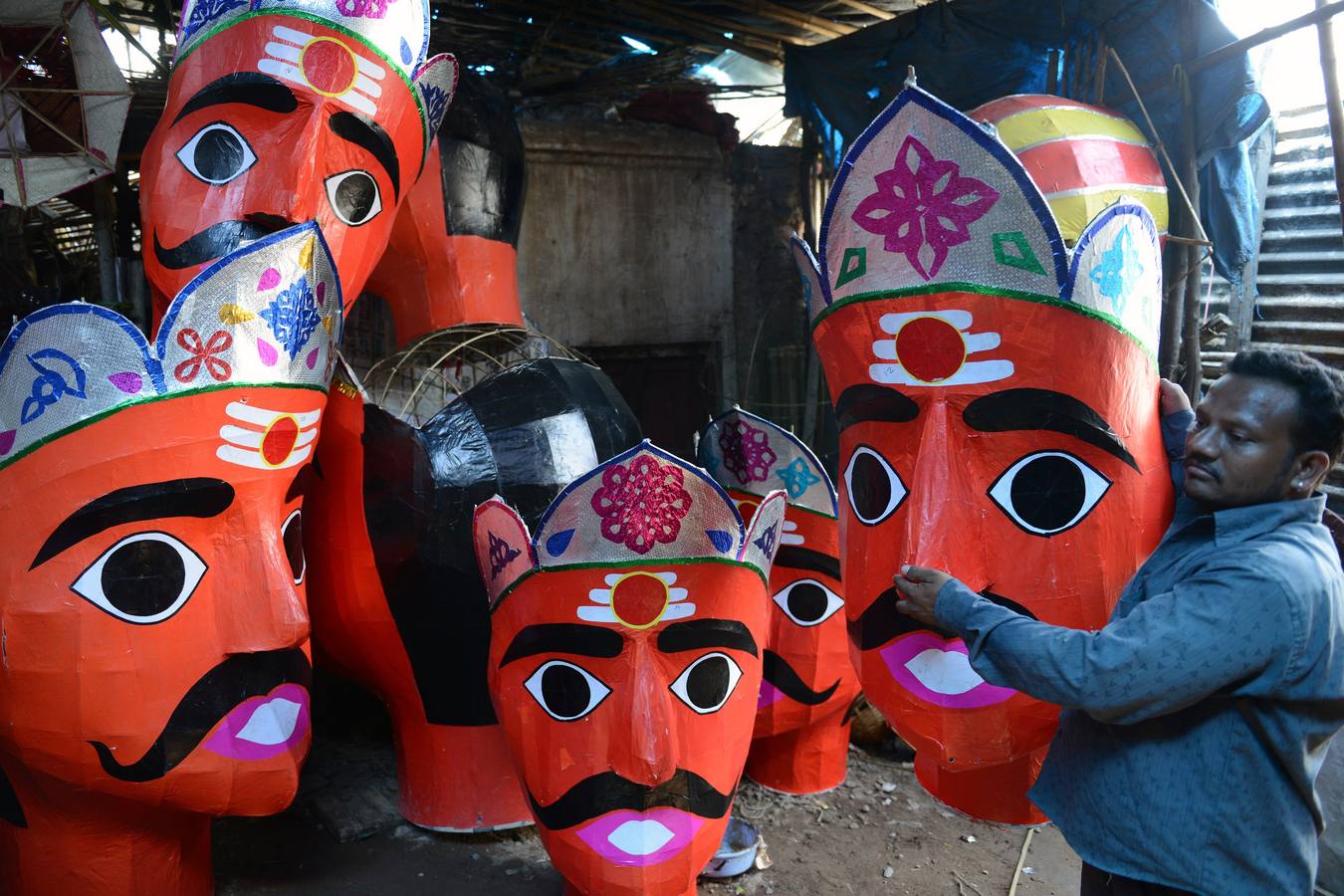 Ritmo y color en honor de Durga