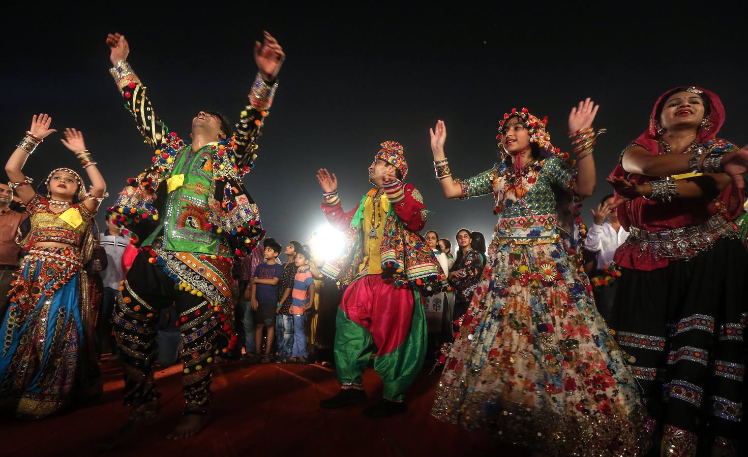 Ritmo y color en honor de Durga