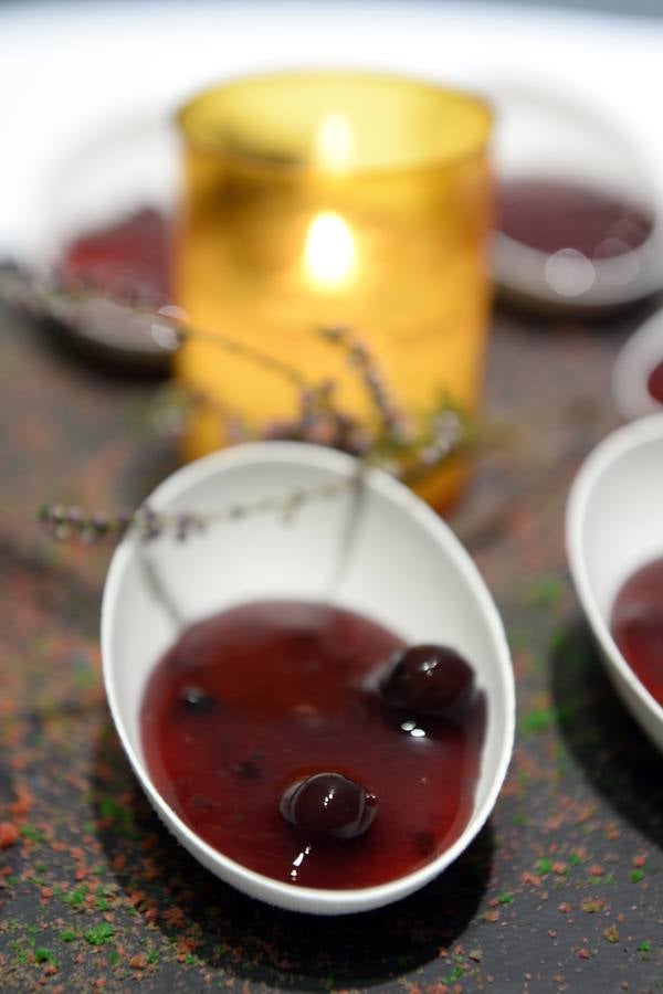 Arrope en sopa de mermelada de frutos rojos