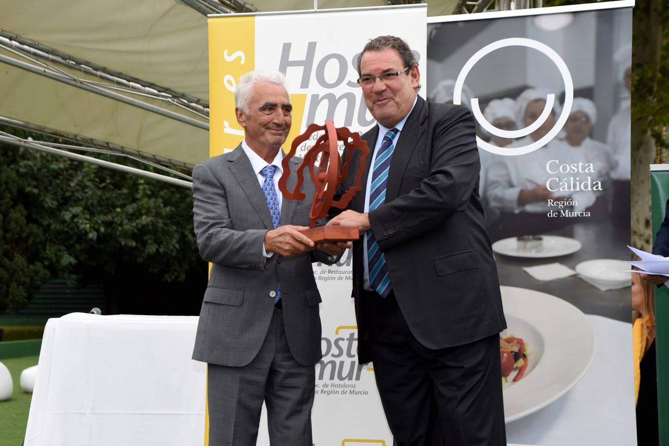 Hostemur entrega sus premios
