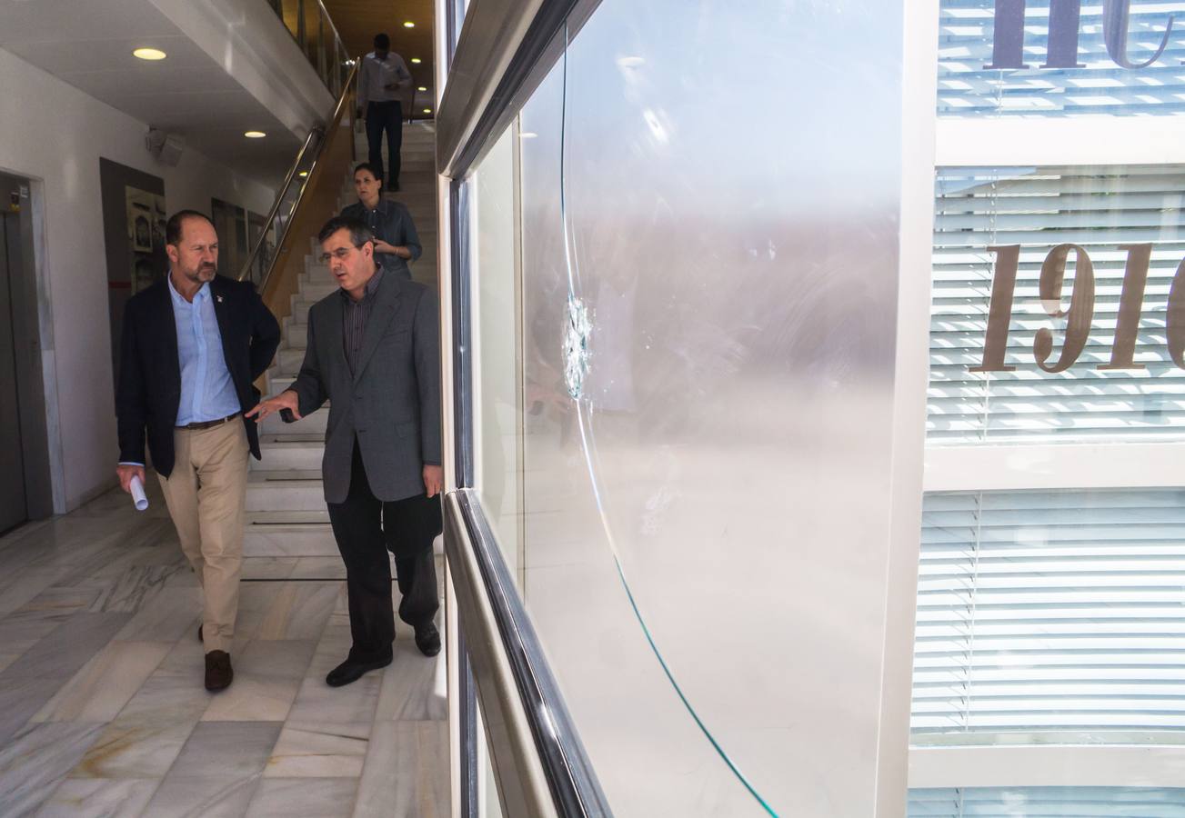 La Fundación Miguel Hernández no quiere que se haga política de él