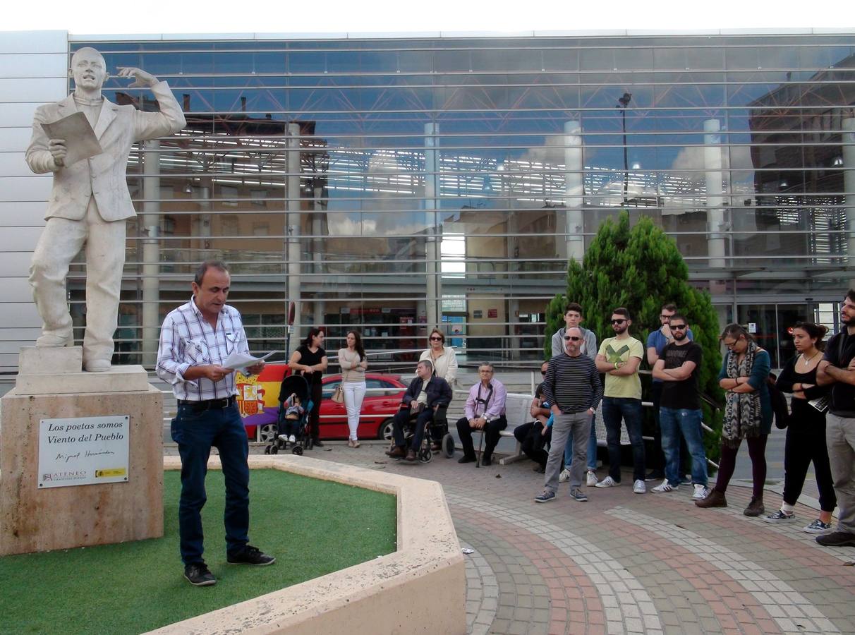 Recuerdo al poeta «a plena luz»