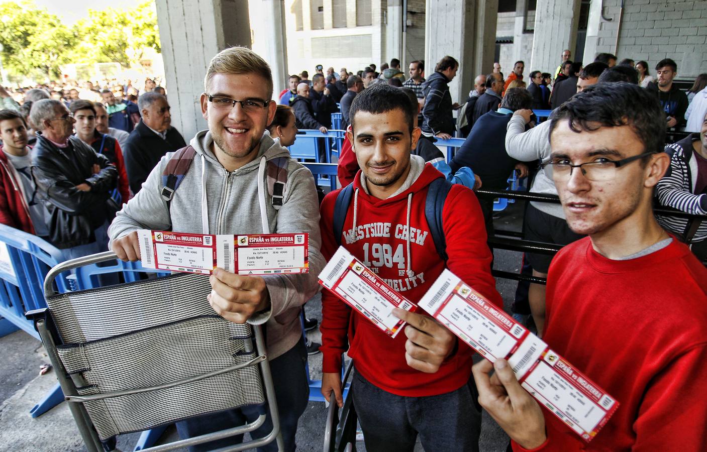 Larga colas para comprar las entradas del amistoso España-Inglaterra