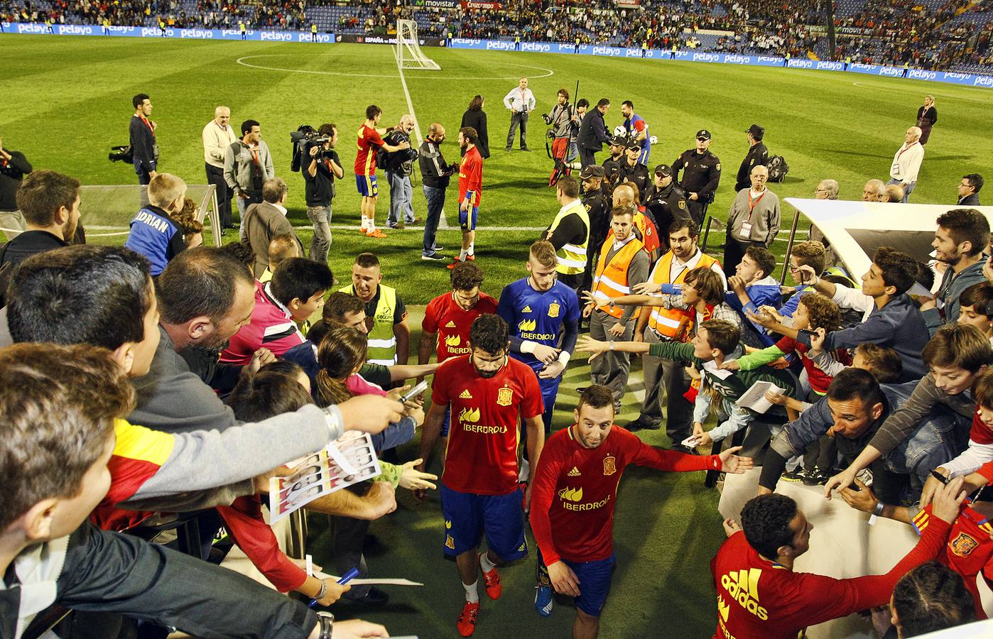 La selección española entrena en el Rico Pérez (II)