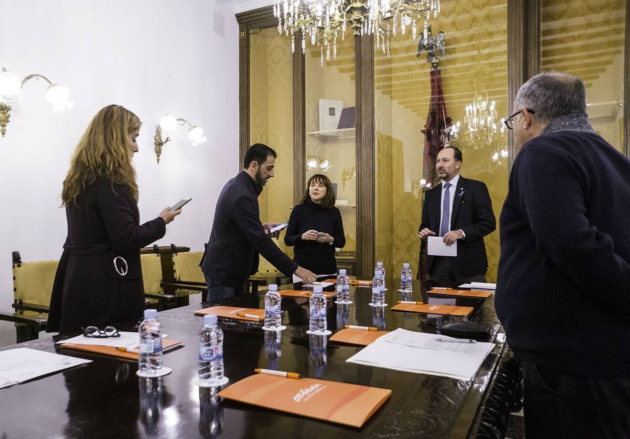 Los Moros y Cristianos de Orihuela inician el camino para lograr el Interés Turístico Nacional