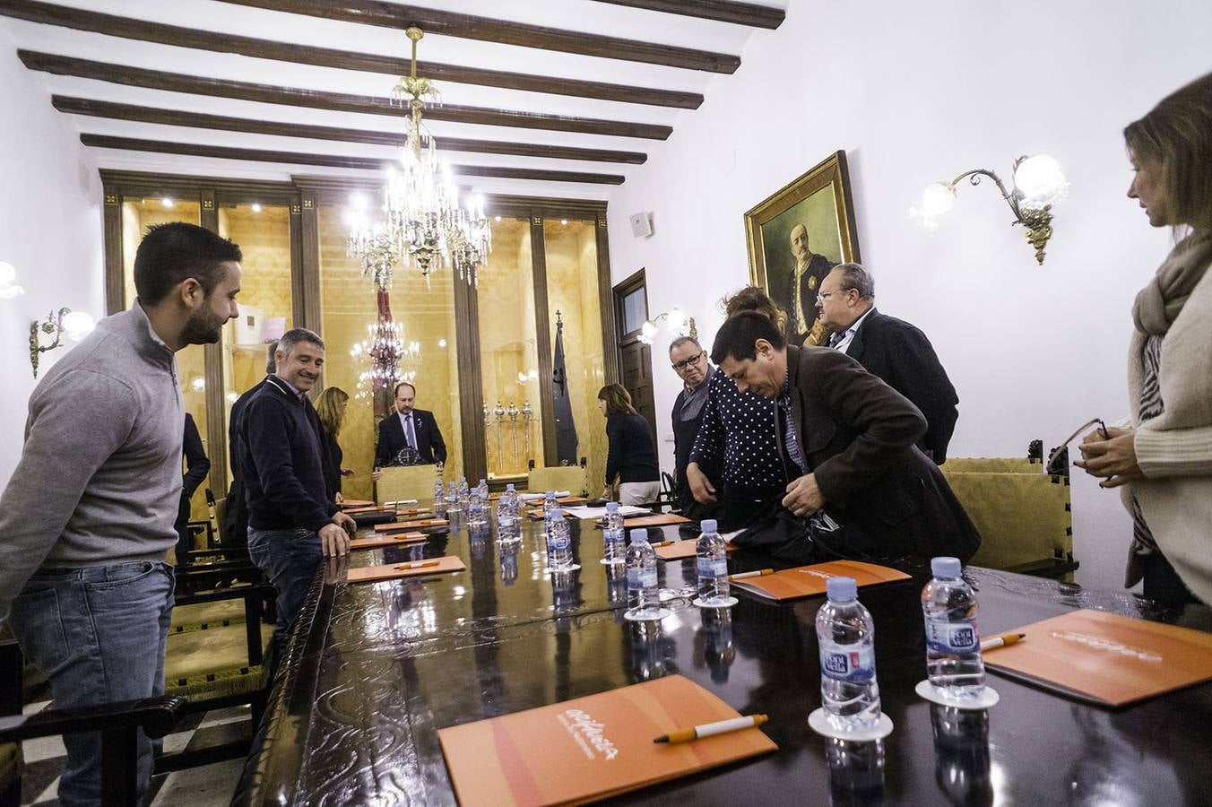 Los Moros y Cristianos de Orihuela inician el camino para lograr el Interés Turístico Nacional