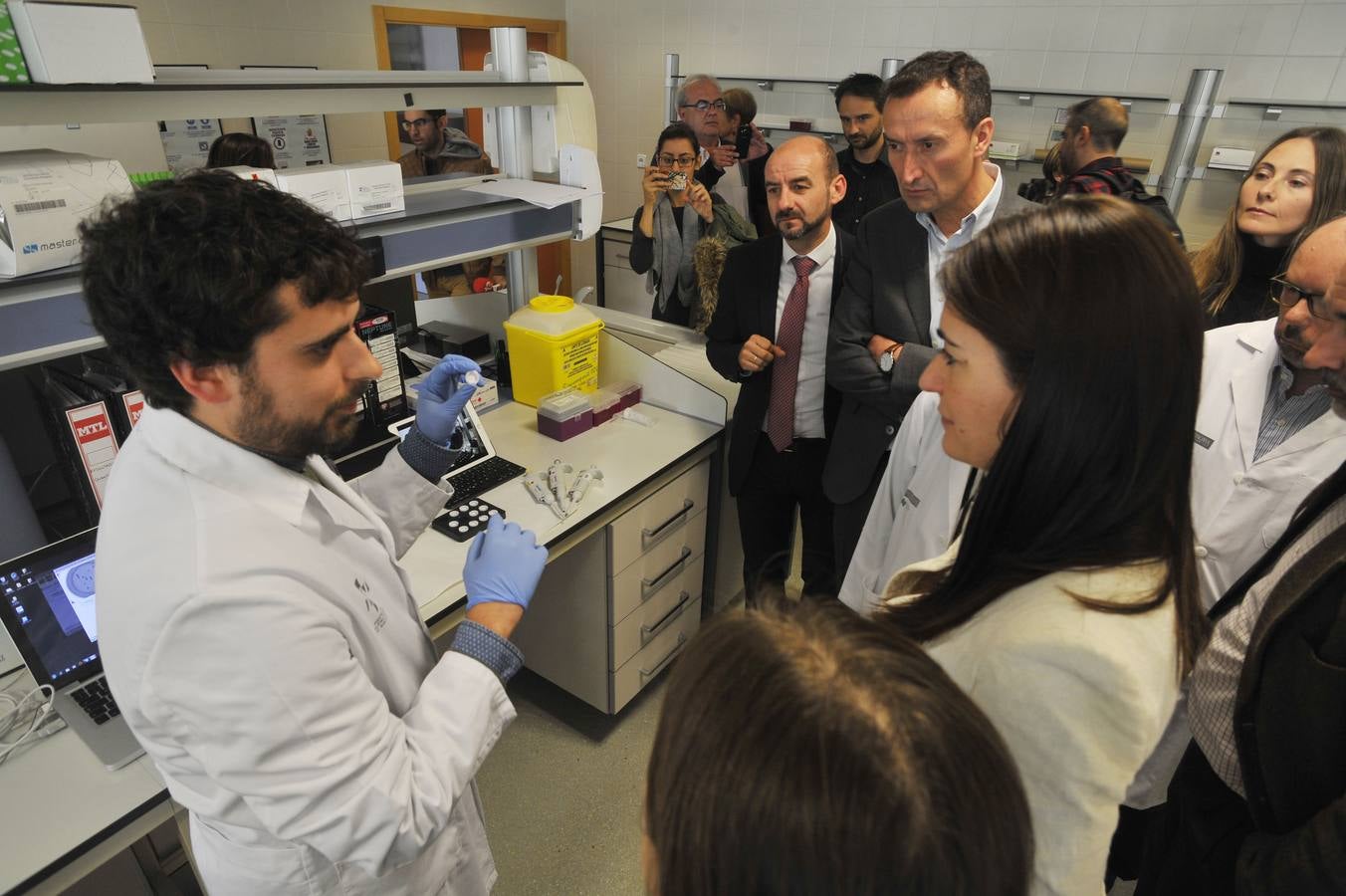 Carmen Montón visita el Hospital General de Elche