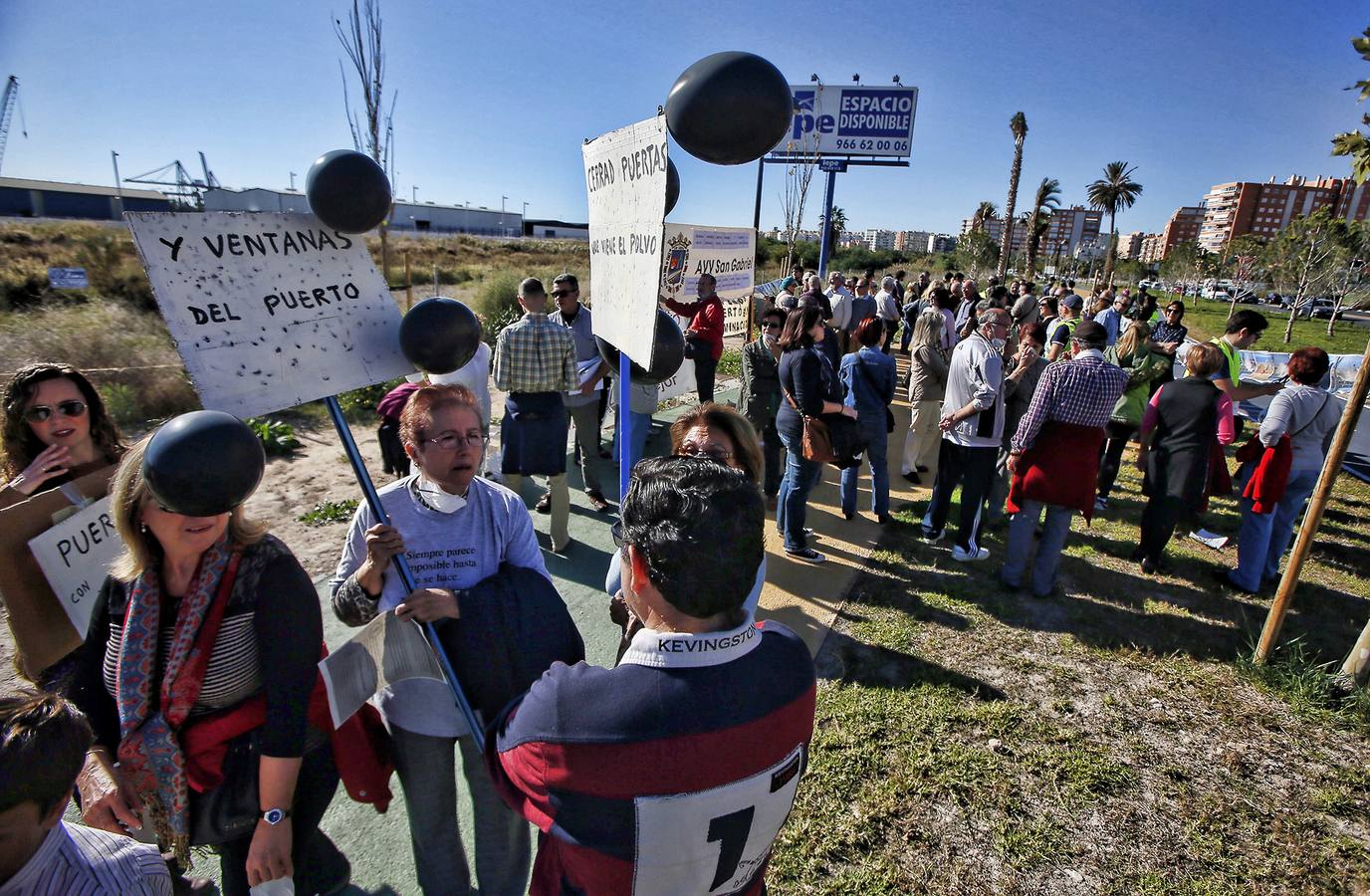 Vecinos de Gra Vía Sur de Alicante, contra los graneles