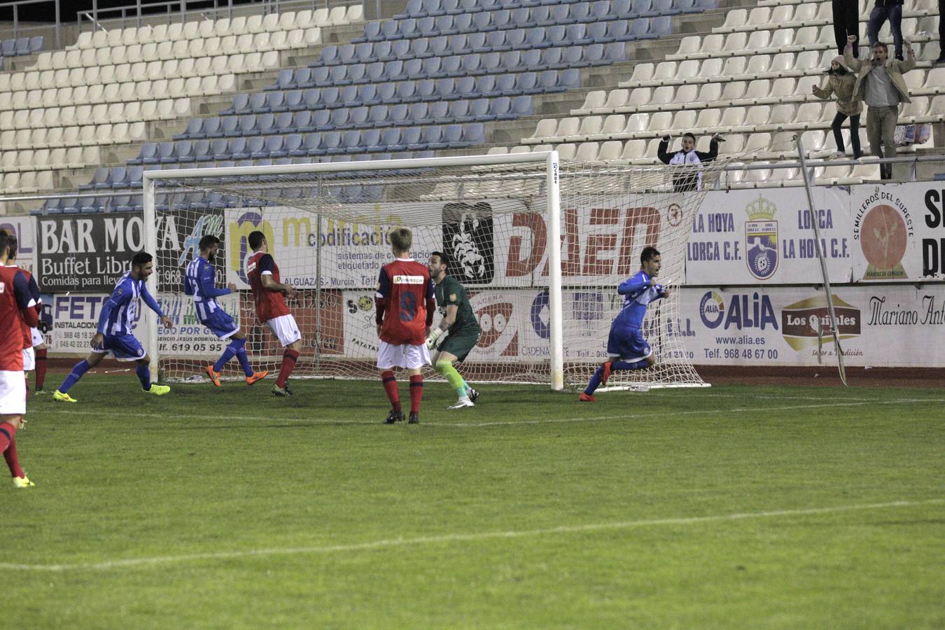 La Hoya no levanta el pie ante el Recre (2-1)