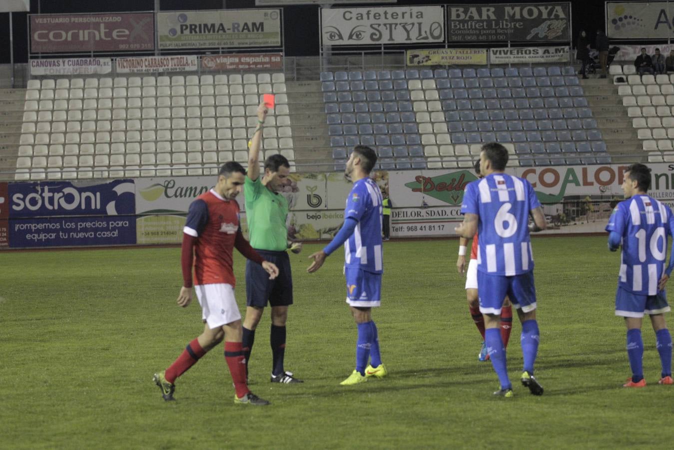 La Hoya no levanta el pie ante el Recre (2-1)