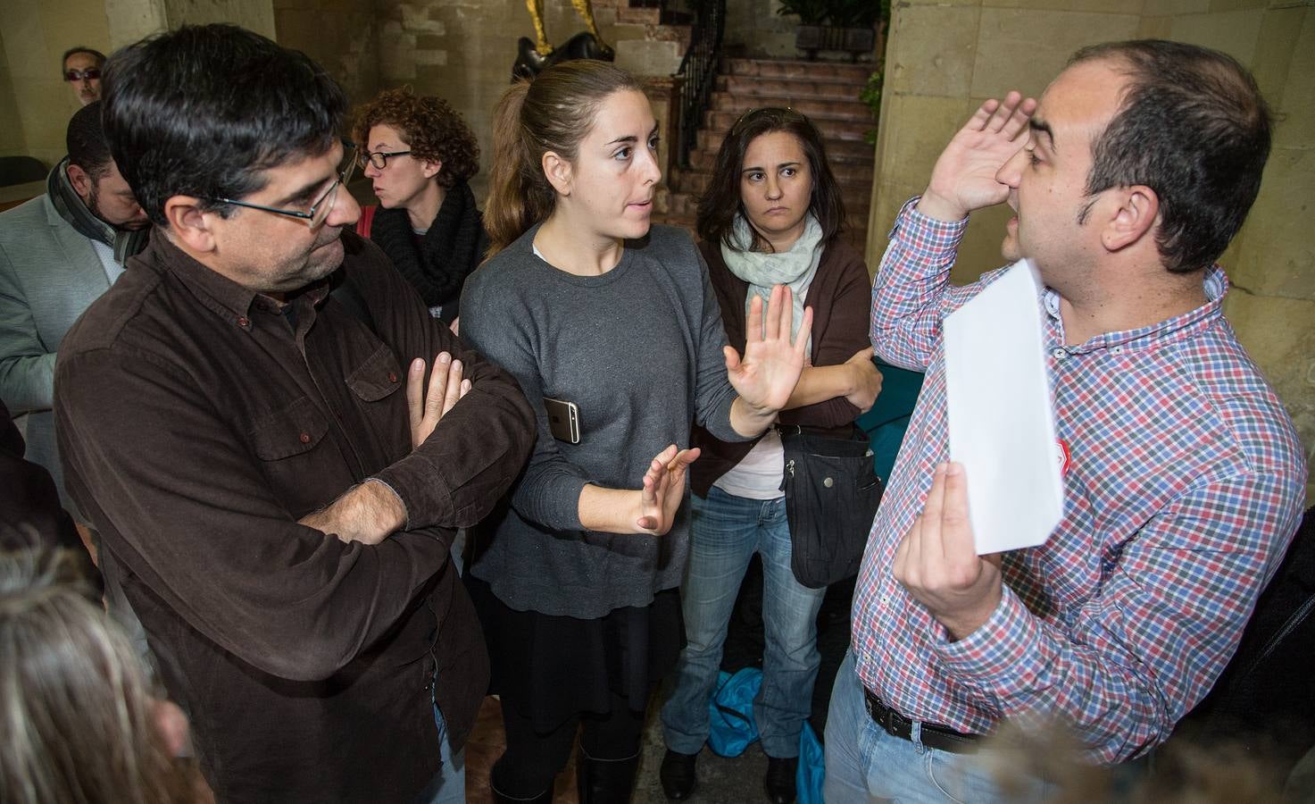 Stop Desahucios acampa en el Ayuntamiento de Alicante