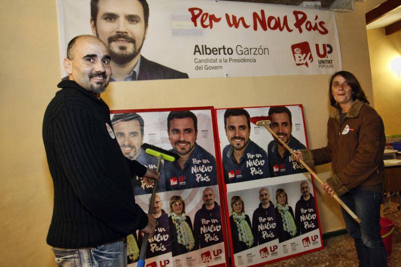 Pegada de carteles en Alicante