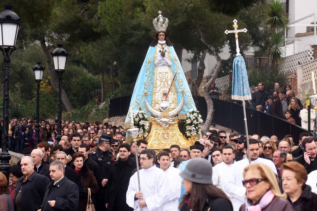 La Patrona de Yecla baja a la ciudad entre las salvas de pólvora de los arcabuces