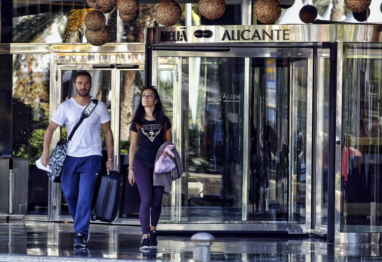 El clima y las reservas de última hora llenan los hoteles de Benidorm durante el puente