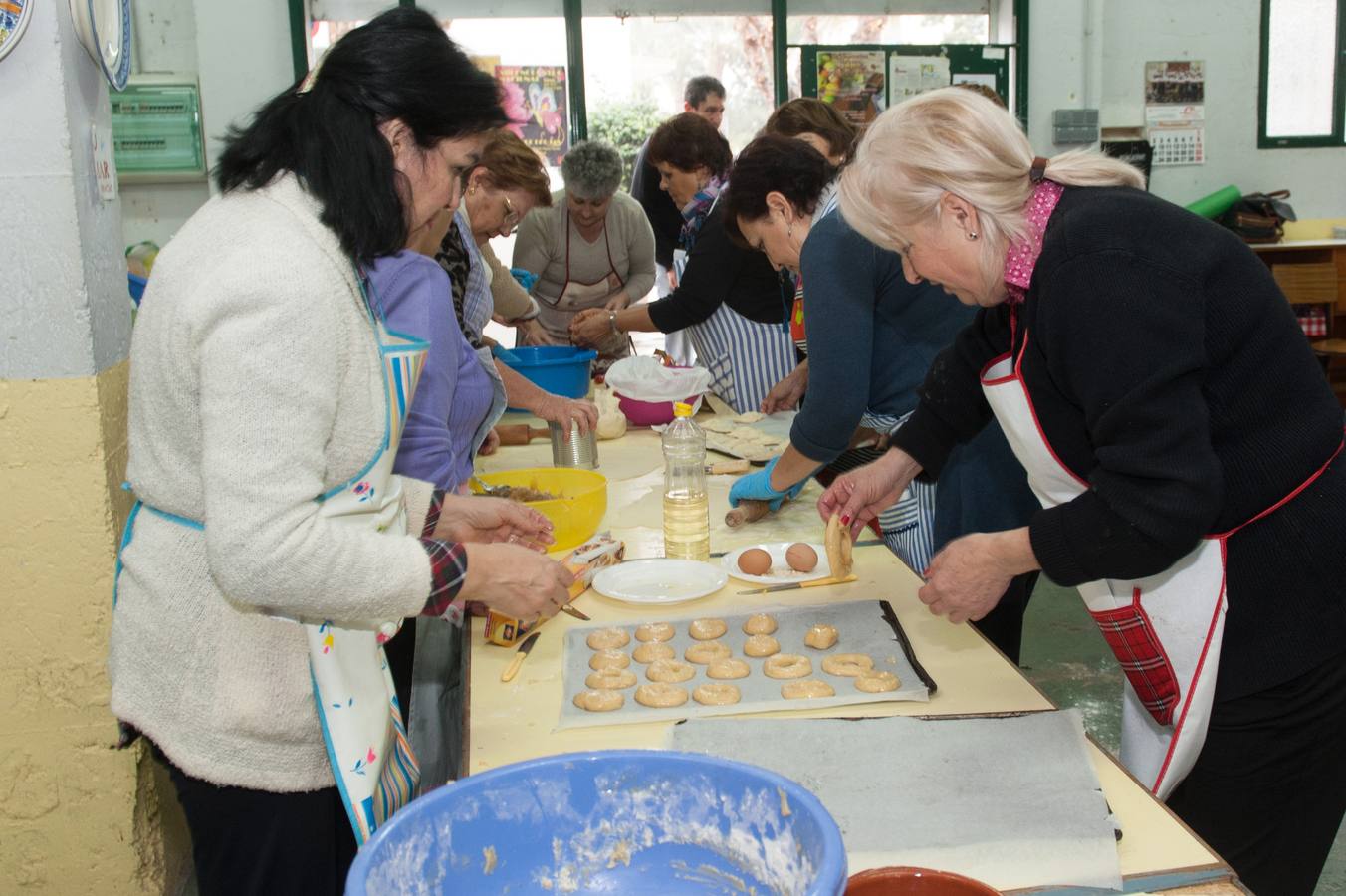 Tortas de Pascua y suspiros en la peña El Limonar