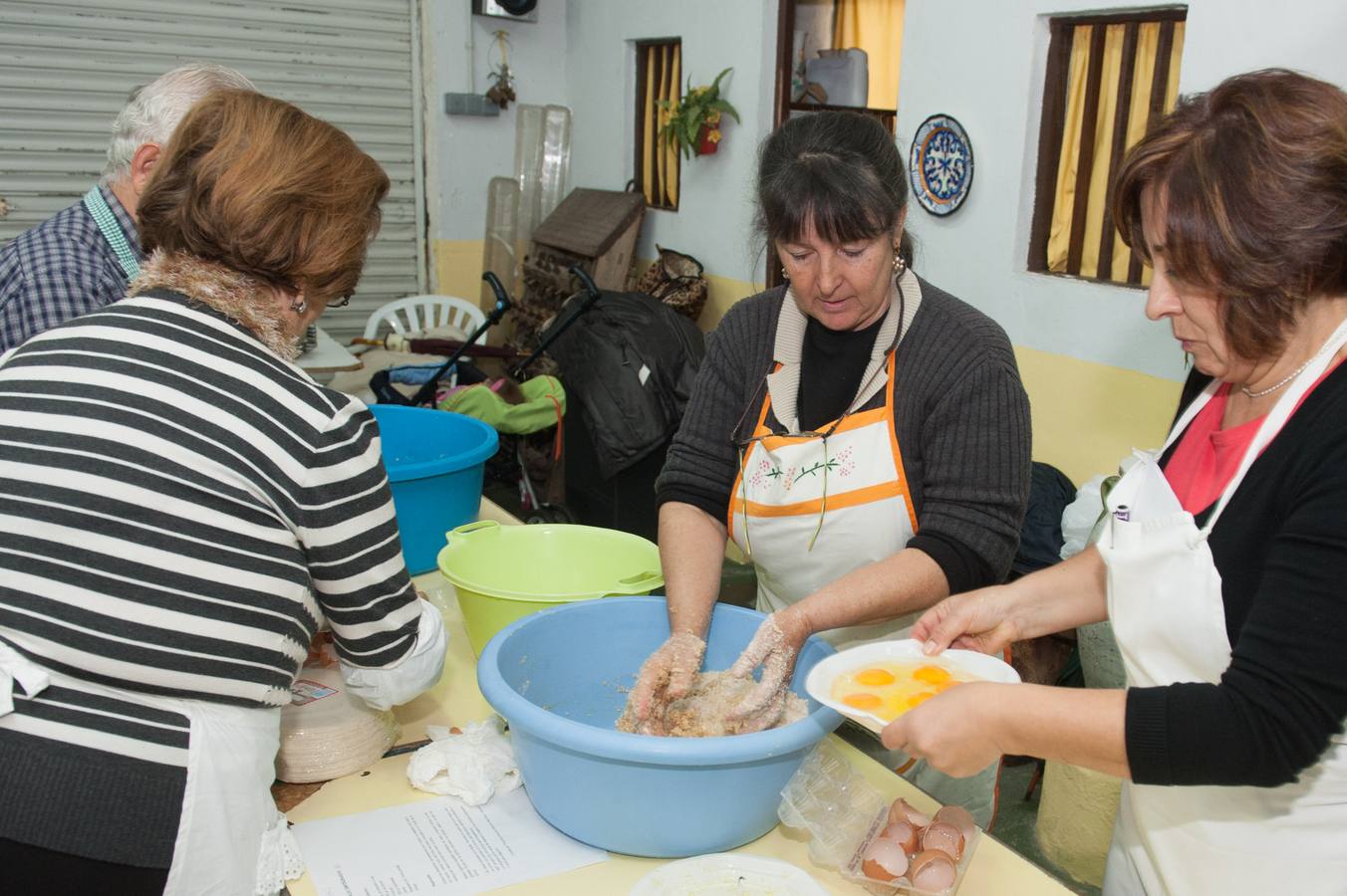 Tortas de Pascua y suspiros en la peña El Limonar