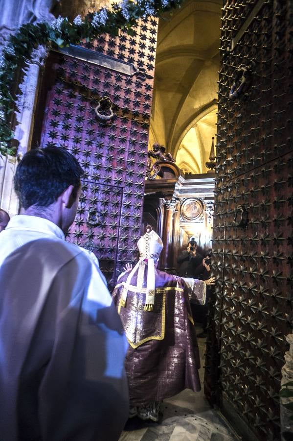 El Obispo inicia el Año Jubilar de la Catedral con la apertura de las puertas