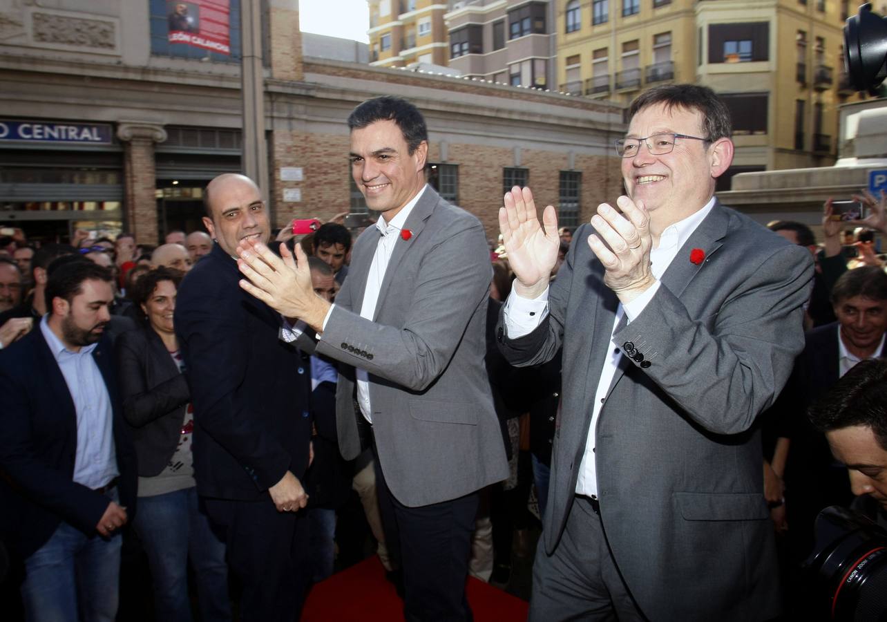 Pedro Sánchez visita en campaña el Mercado Central de Alicante