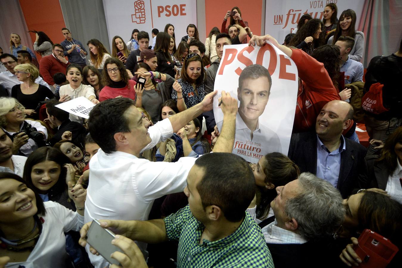 Pedro Sánchez, en Murcia: «En lo único que no ha recortado el PP es en corrupción»