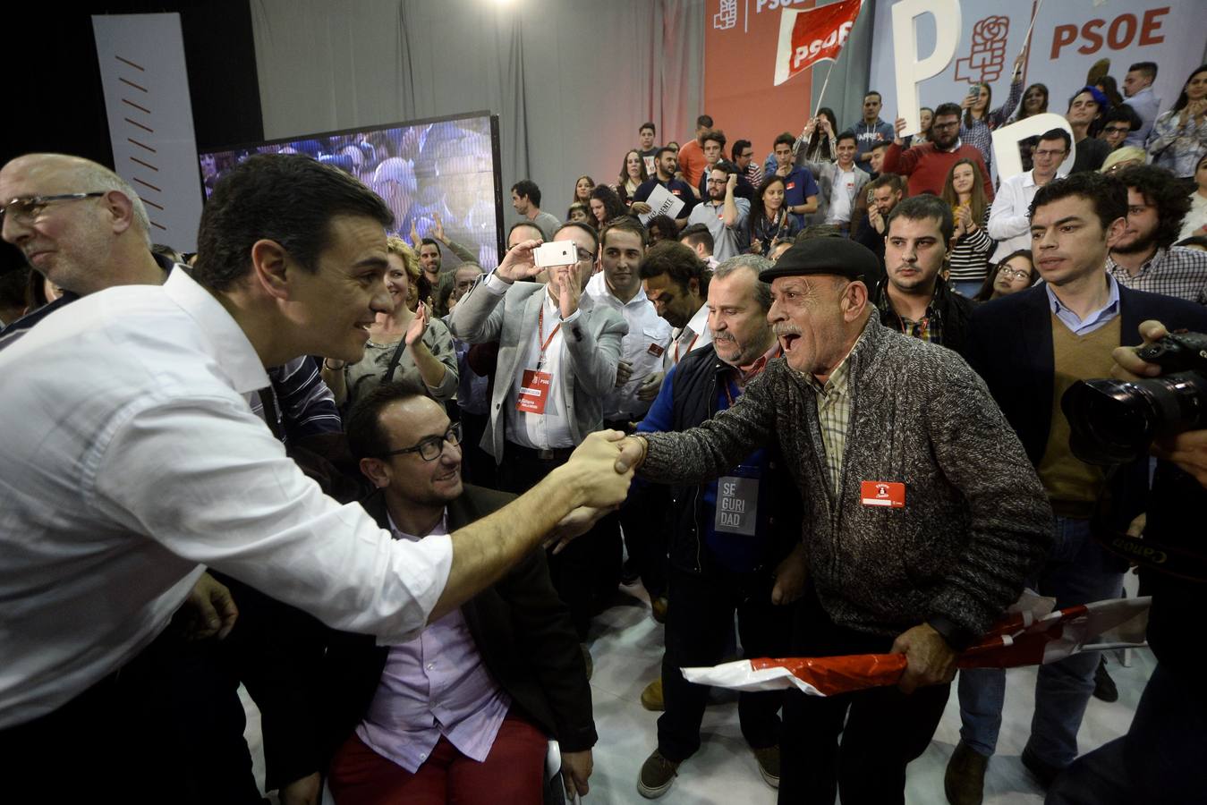 Pedro Sánchez, en Murcia: «En lo único que no ha recortado el PP es en corrupción»