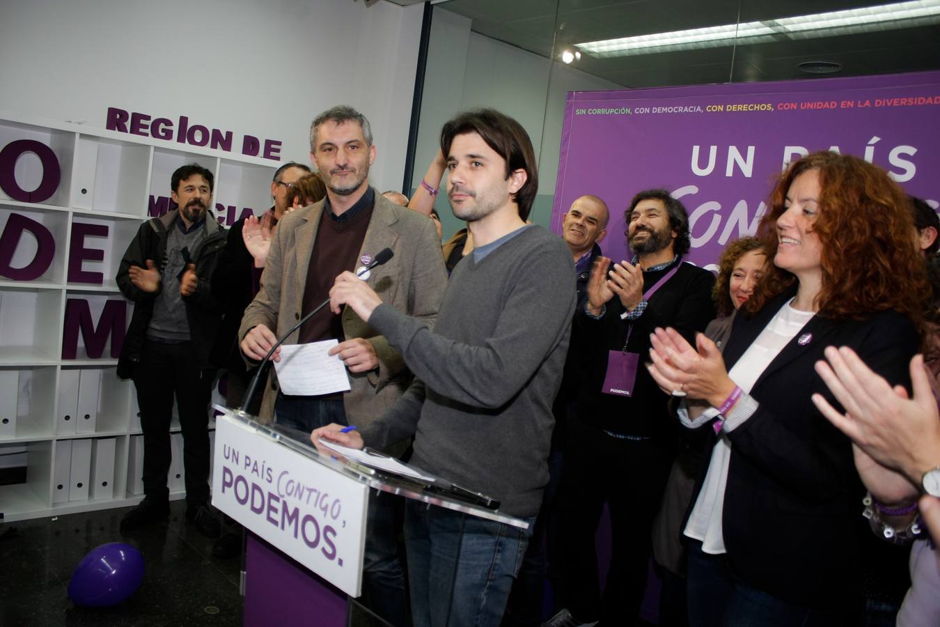 20 DE DICIEMBRE. Podemos consigue la representación en el Congreso por Murcia con el escaño de Javier Sánchez