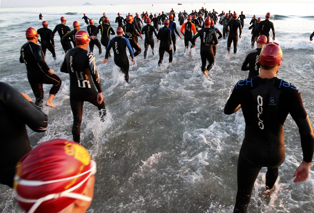 12 DE OCTUBRE. La Manga se paraliza para vibrar con la primera Ocean Lava que pisa la Península, marcada por los abandonos y una dureza inimaginable. El triatleta Juan Bastida logra el triunfo en la prestigiosa prueba, organizada por 'La Verdad' y Super Power.