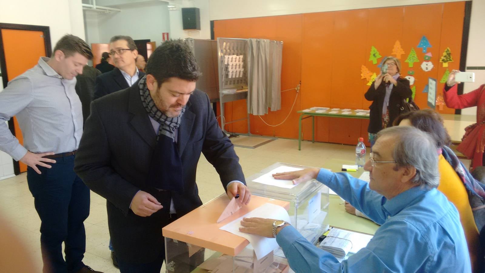 El portavoz regional de Ciudadanos en Murcia, Miguel Sánchez, ha votado en el colegio Manuel Fernández Caballero de Murcia