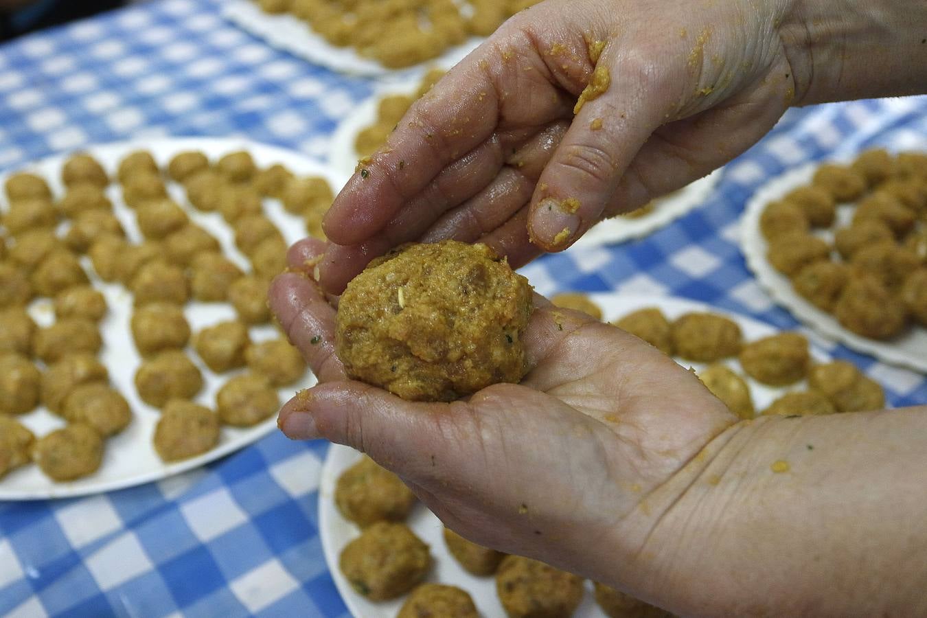 Así se hacen las pelotas de Patiño