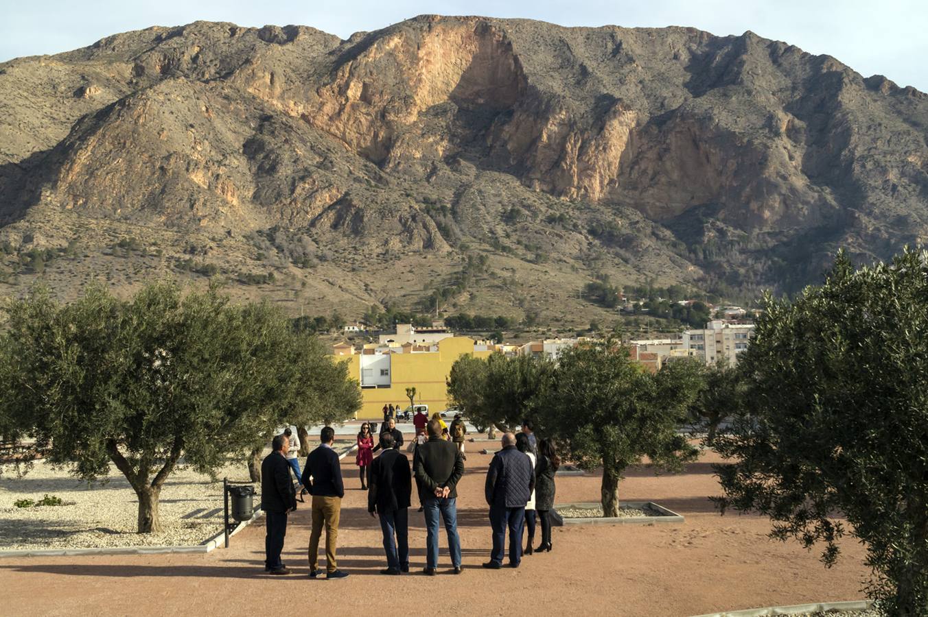 El PP acondiciona una zona verde con pista deportiva en la zona residencial de Redován