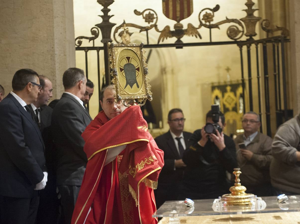 La Catedral reedita el ritual de cada año en el Monasterio de la Santa Faz