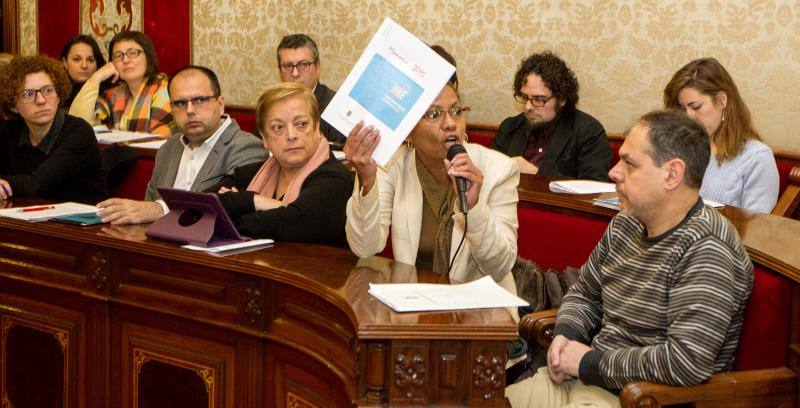 El tripartito saca a pasear Imelsa para atacar a un PP más combativo en el Pleno