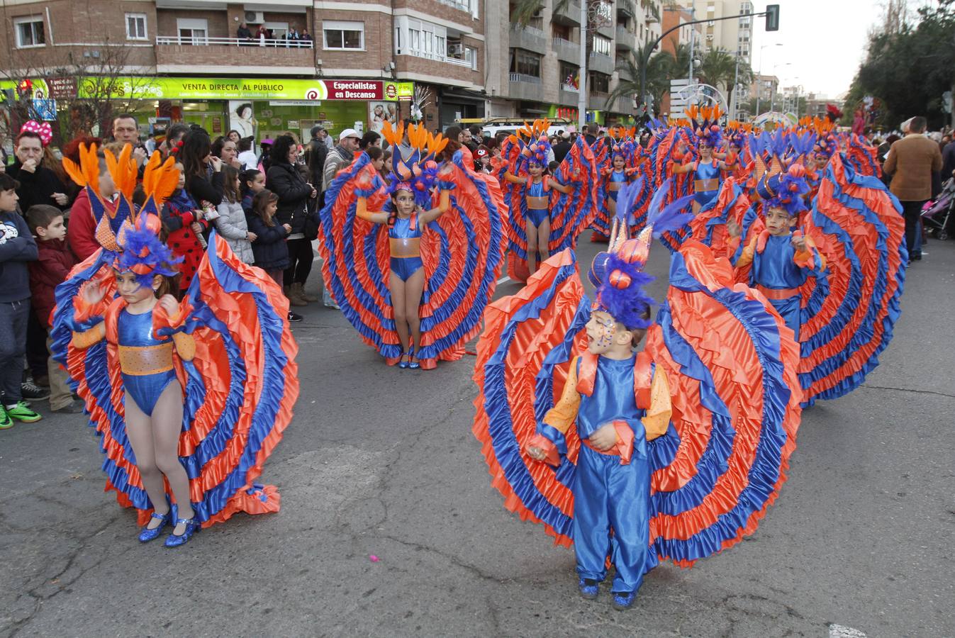 El Carnaval gana al frío de calle en Cartagena