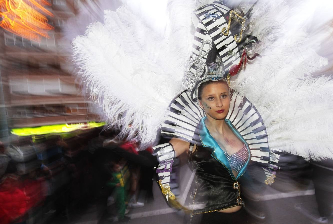 El Carnaval gana al frío de calle en Cartagena