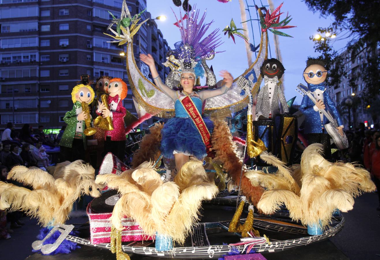 El Carnaval gana al frío de calle en Cartagena