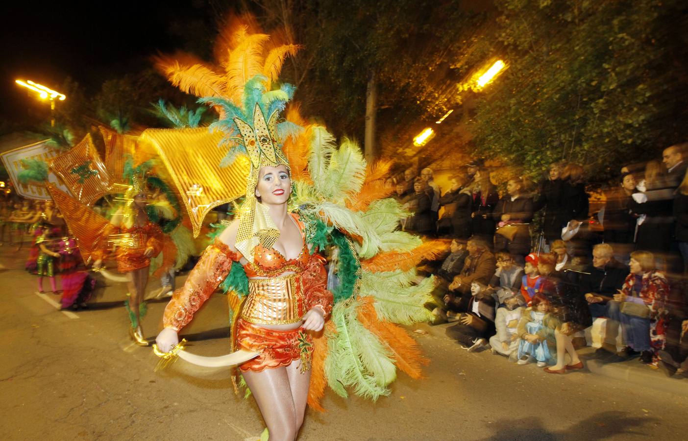El Carnaval gana al frío de calle en Cartagena