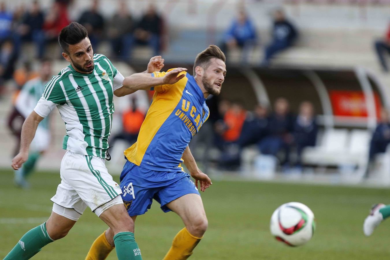 El UCAM recorta distancias (1-0)