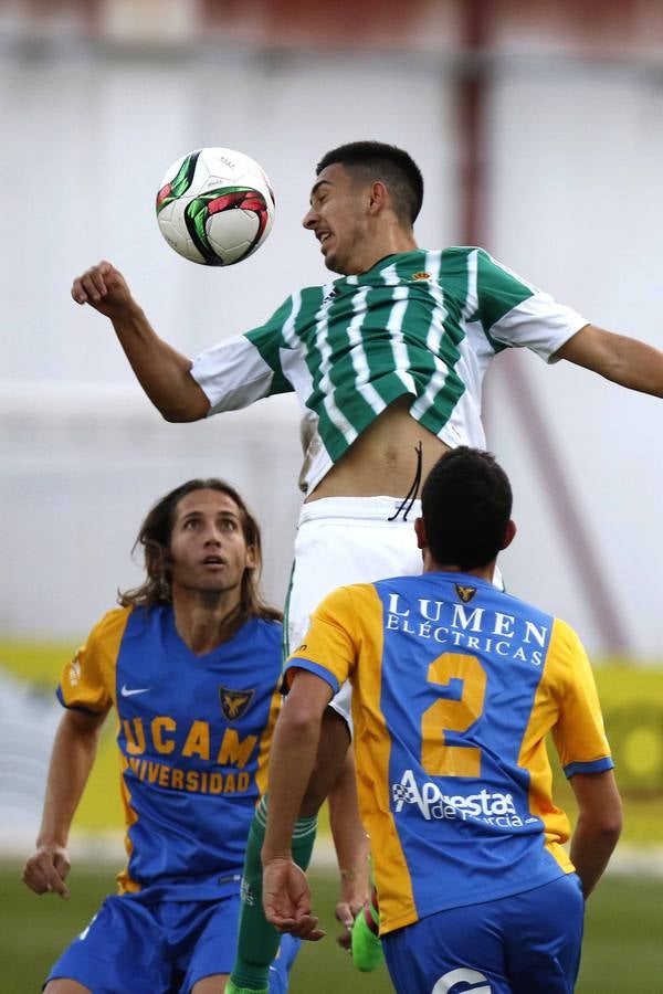 El UCAM recorta distancias (1-0)