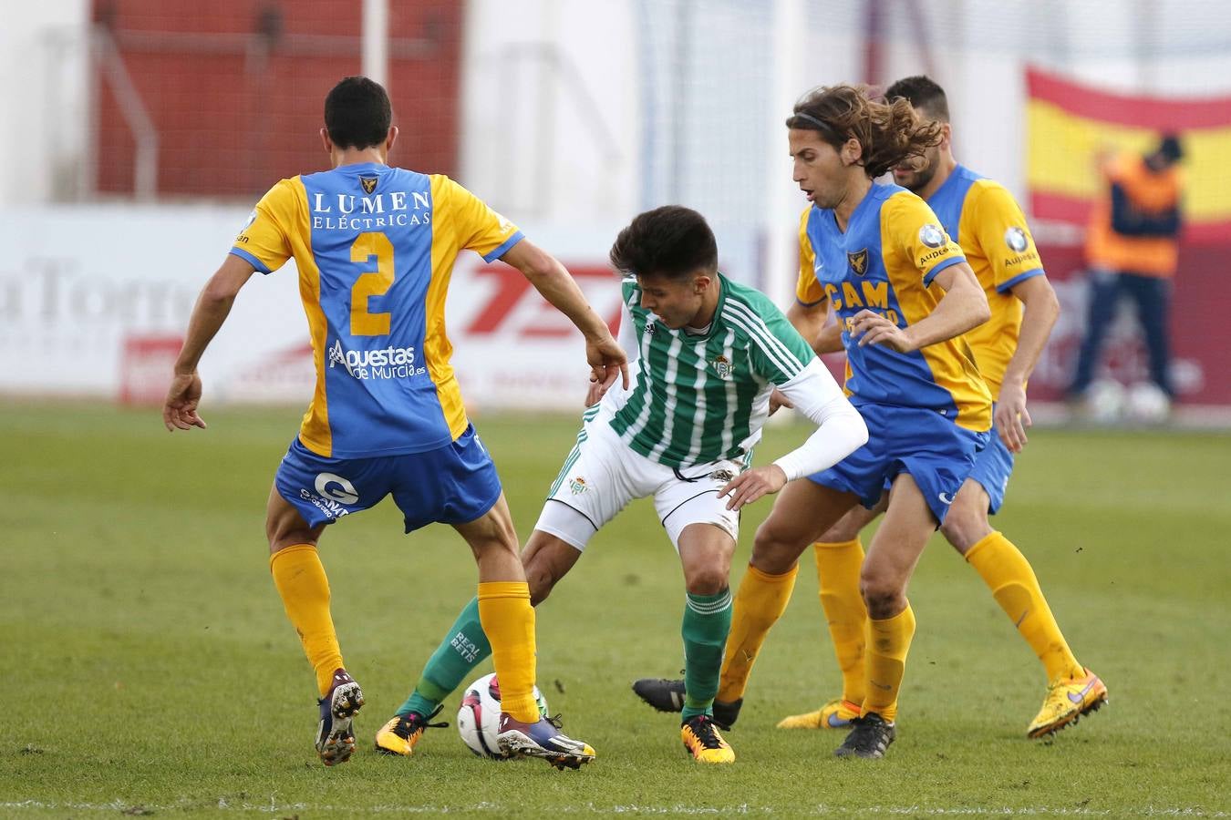 El UCAM recorta distancias (1-0)