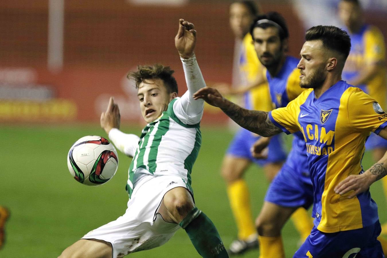 El UCAM recorta distancias (1-0)